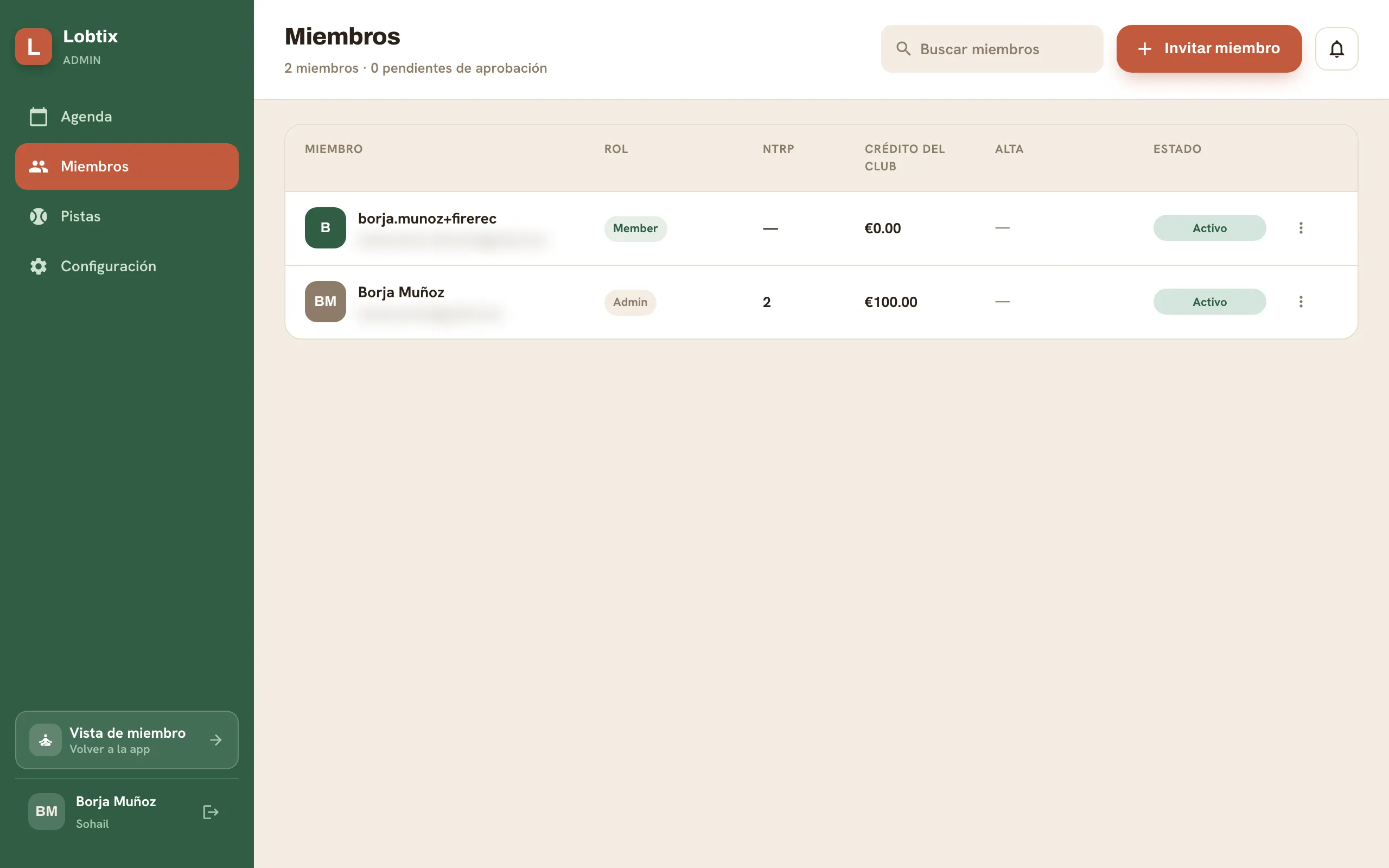 La página Miembros del administrador con la lista de miembros y las aprobaciones pendientes.