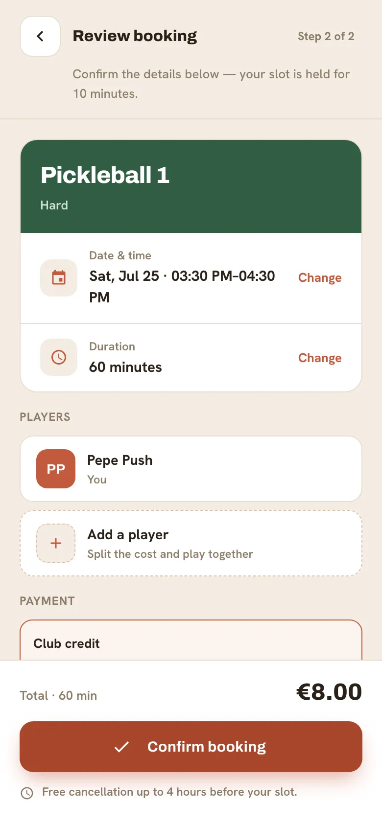 The review screen listing club, court, surface, date, time, duration and price before confirming a booking.